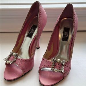 Jennifer Lopez Pink Heels with Crystal Embellishment